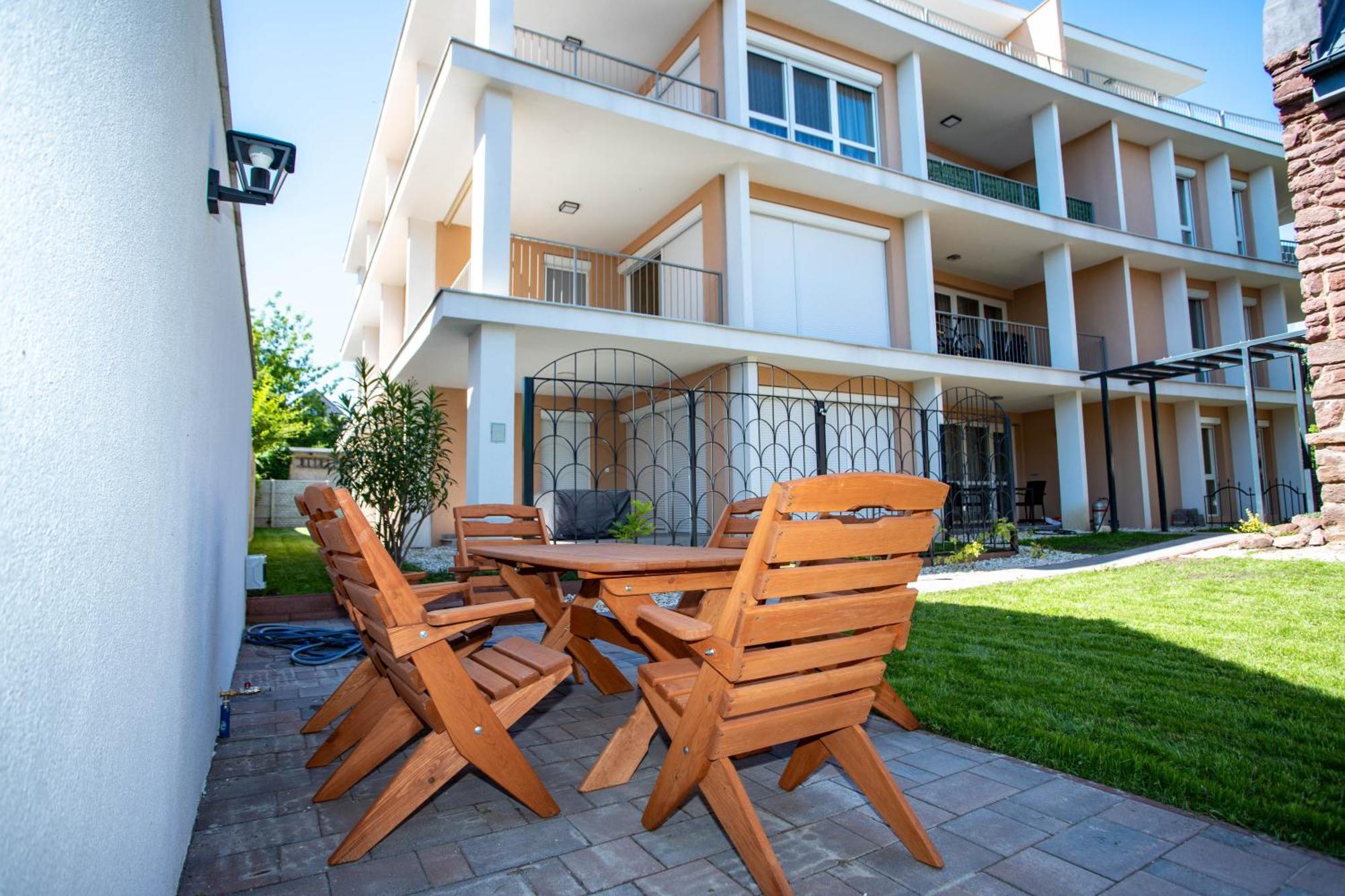 Voeroesko Villa -Elnoeki Szauna Es Jakuzzi Hasznalattal Balatonalmádi Exterior foto