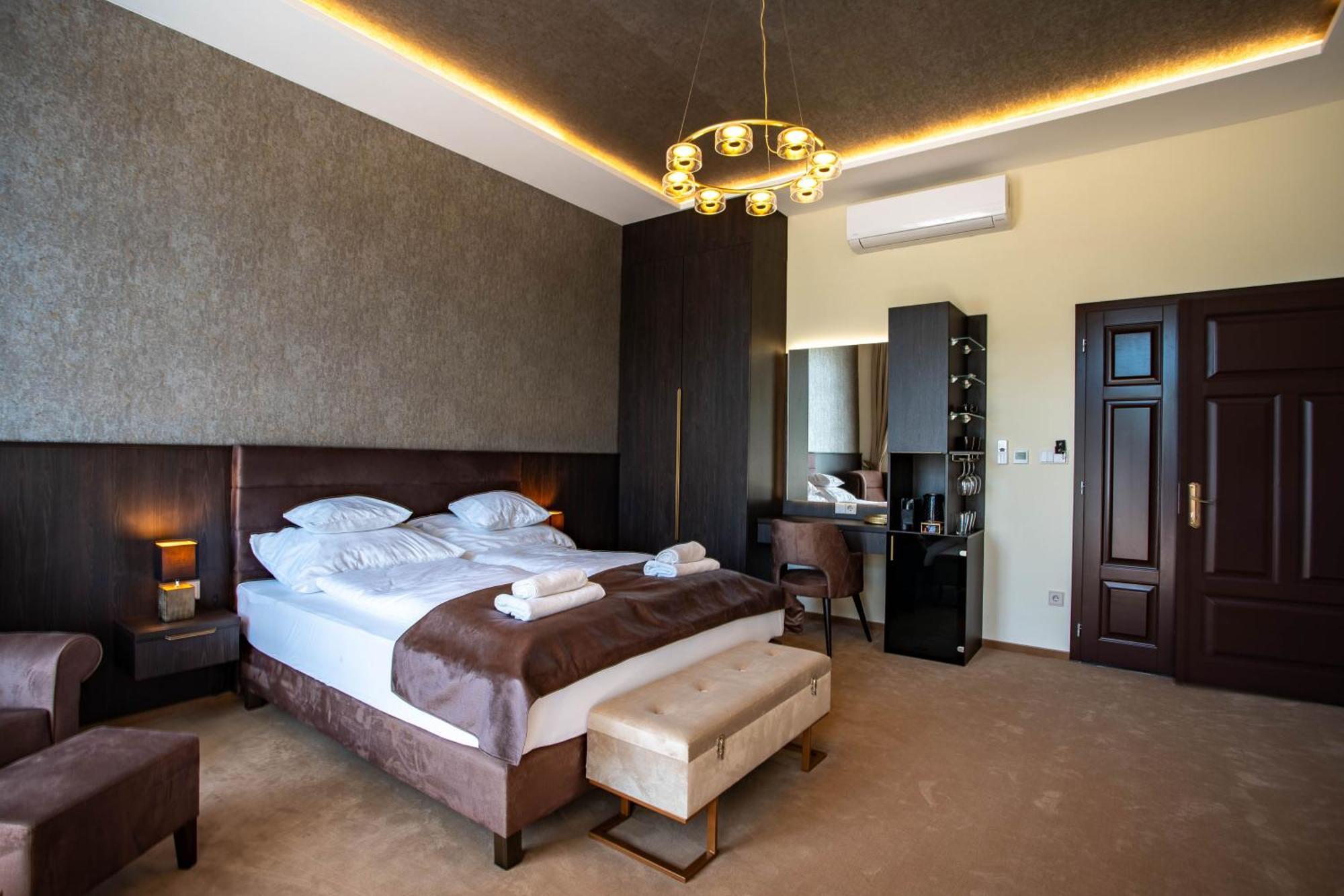 Voeroesko Villa -Elnoeki Szauna Es Jakuzzi Hasznalattal Balatonalmádi Exterior foto