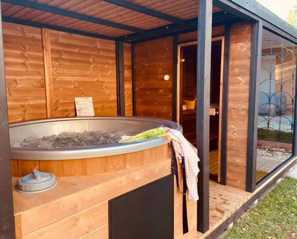 Voeroesko Villa -Elnoeki Szauna Es Jakuzzi Hasznalattal Balatonalmádi Exterior foto