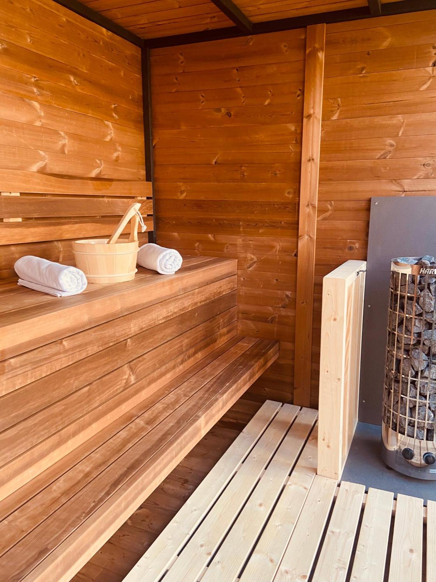Voeroesko Villa -Elnoeki Szauna Es Jakuzzi Hasznalattal Balatonalmádi Exterior foto